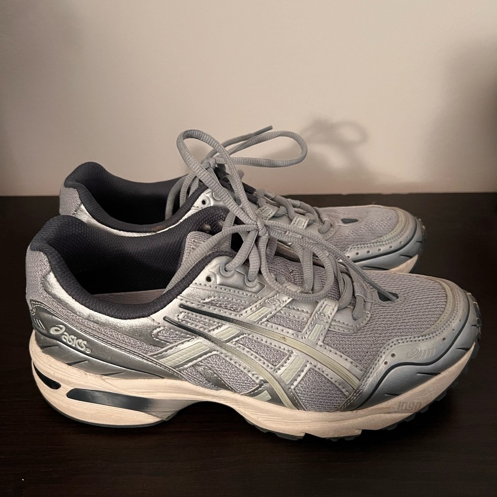 ASICS 1090 sneakers